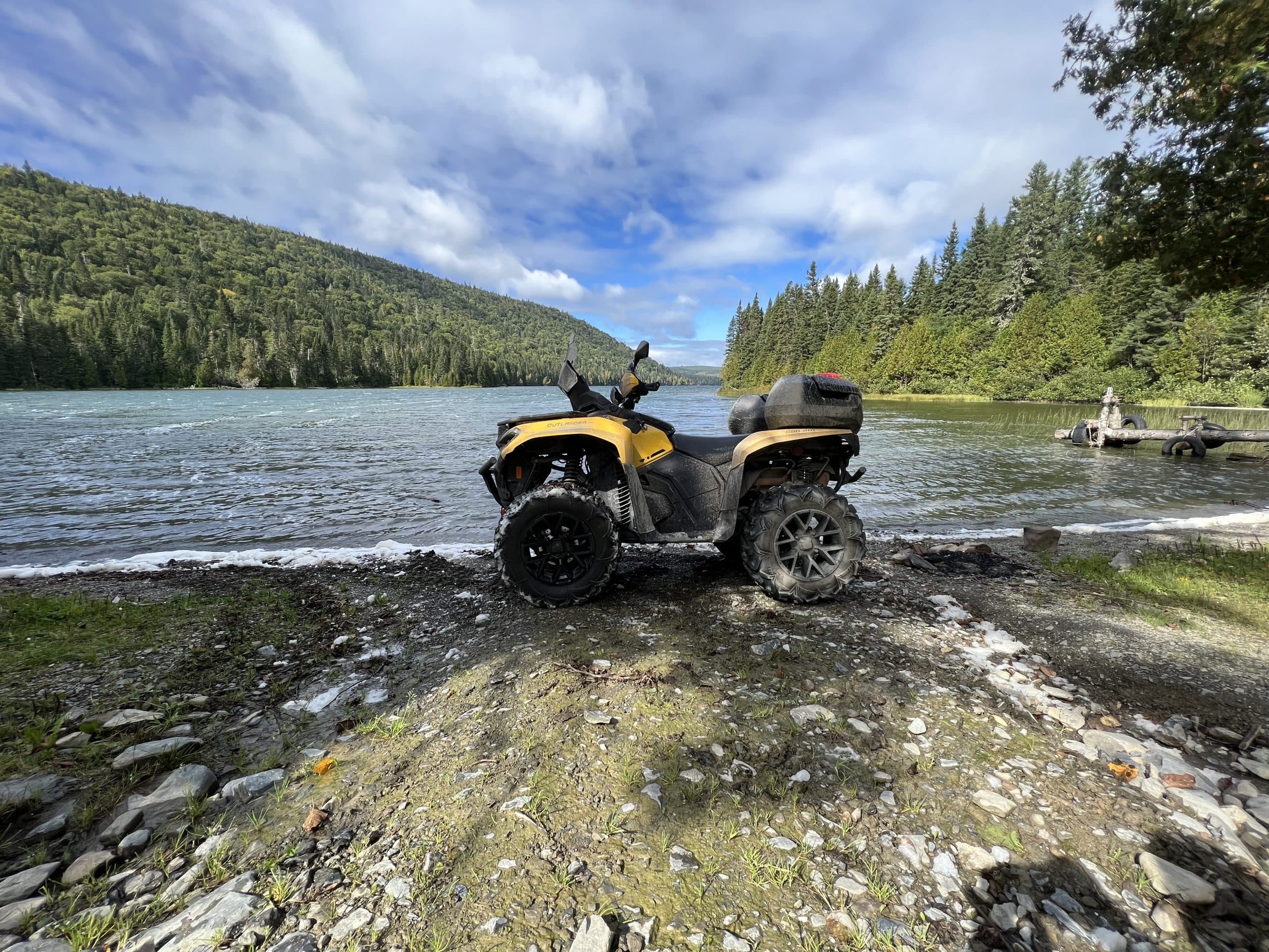 Review of the Recreational Model Outlander 700 XT 2023: Comparison with the Pro XU HD5