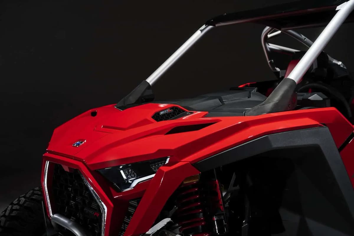 Capot du Polaris RZR Pro R Ultimate 2026.
