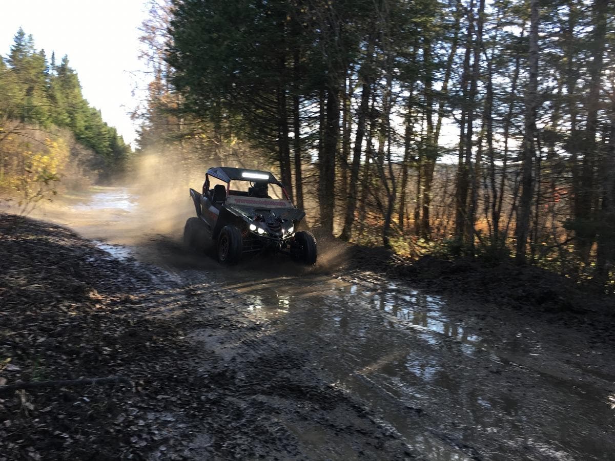 Yamaha YXZ1000R SS SE 2017 côte à côte Yamaha YXZ1000R SS SE 2017 : L'adrénaline à l’état pur!