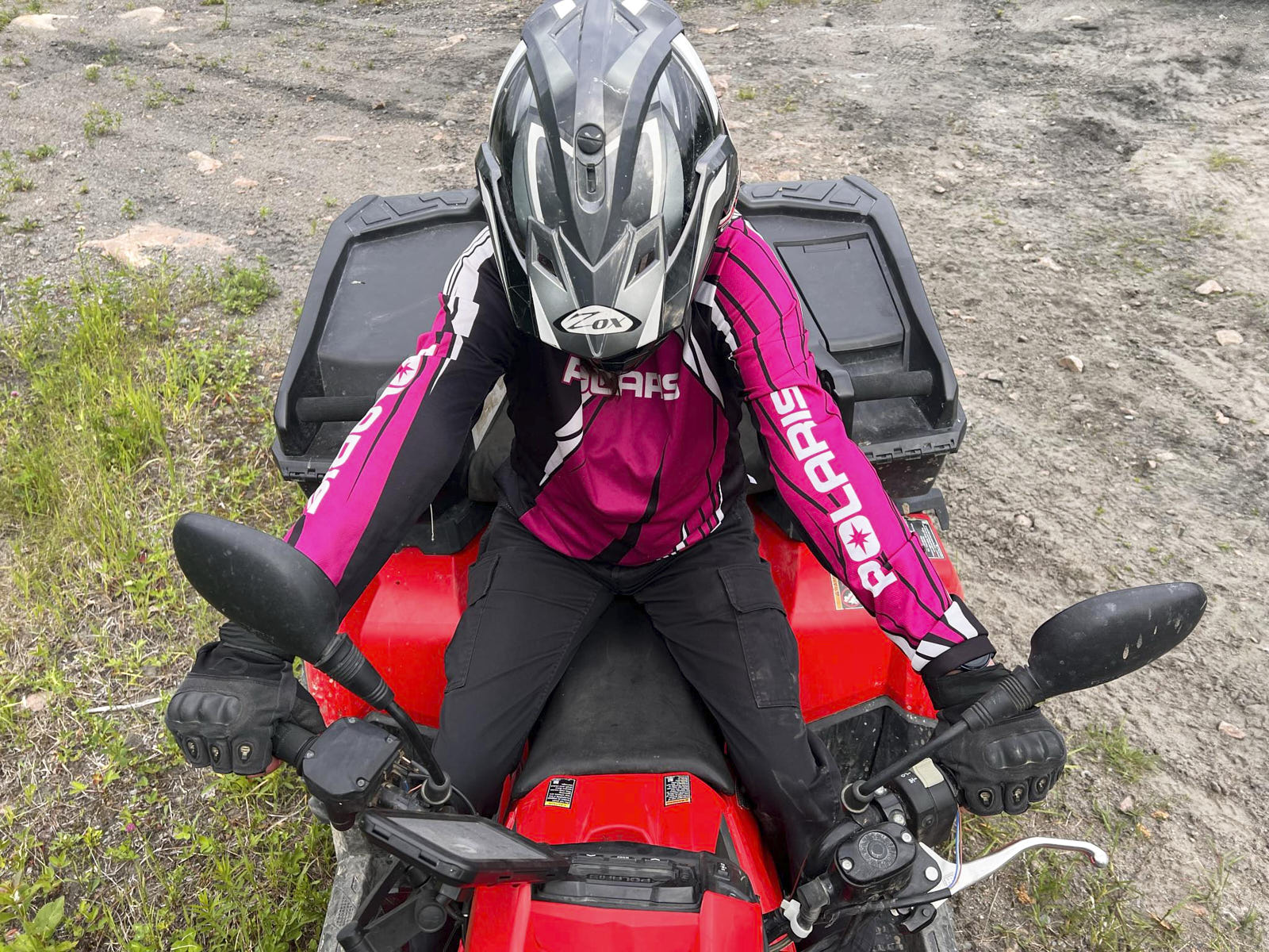 posture tendue sur un quad