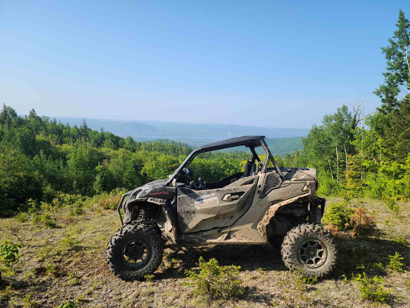 VCC Maverick avec accessoires can-am